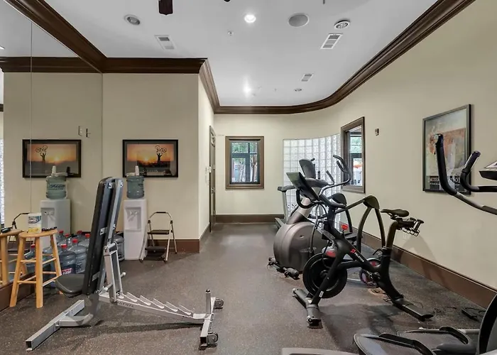 Cozy 2br- Pool,gym,pkng,near Bok Ctr&arts Dstrct Apartamento