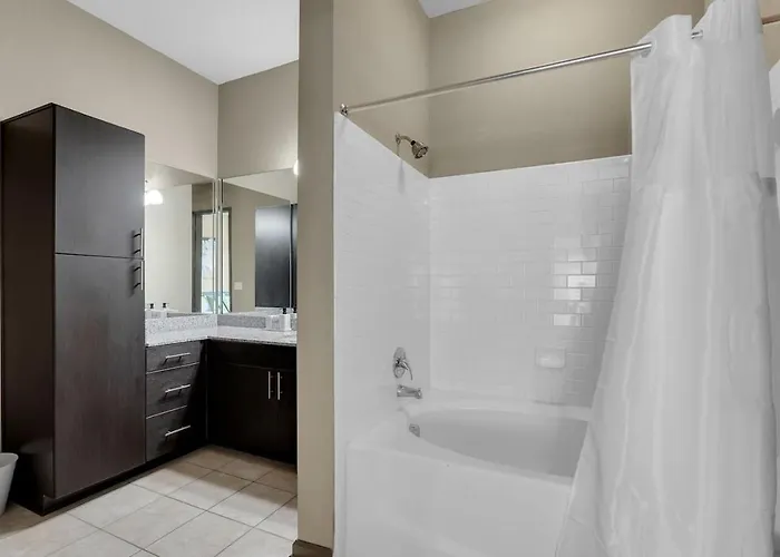 Cozy 2br- Pool,gym,pkng,near Bok Ctr&arts Dstrct