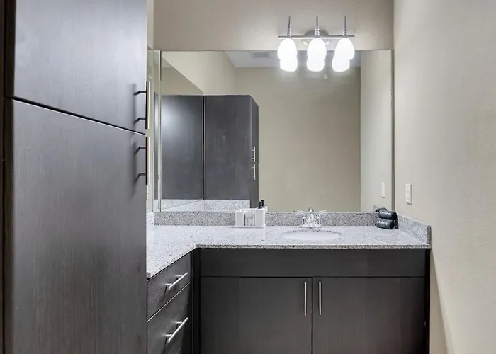 Cozy 2br- Pool,gym,pkng,near Bok Ctr&arts Dstrct Apartamento