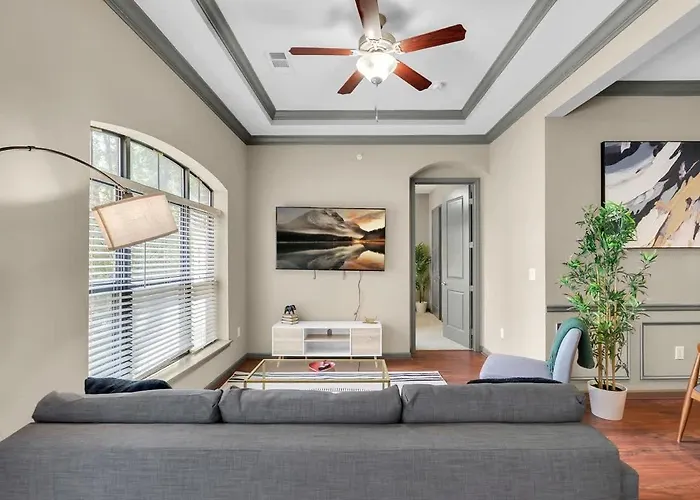 Cozy 2br- Pool,gym,pkng,near Bok Ctr&arts Dstrct Apartamento