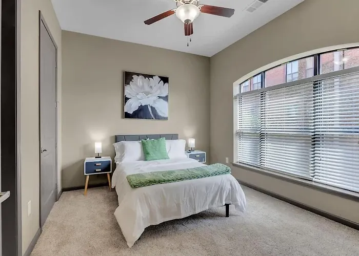 Cozy 2br- Pool,gym,pkng,near Bok Ctr&arts Dstrct *