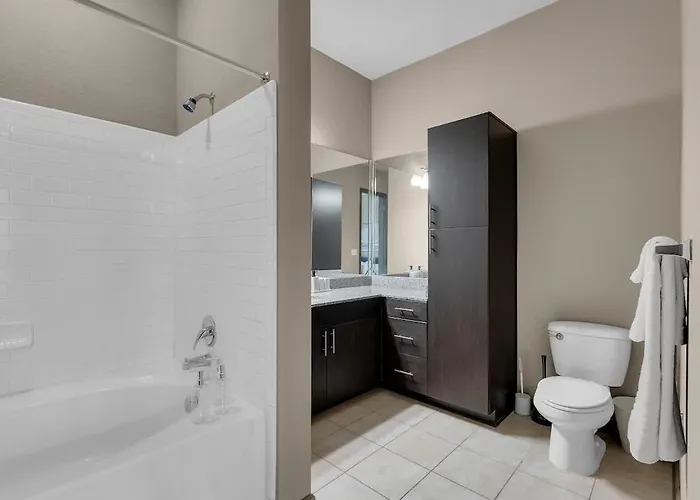 Cozy 2br- Pool,gym,pkng,near Bok Ctr&arts Dstrct