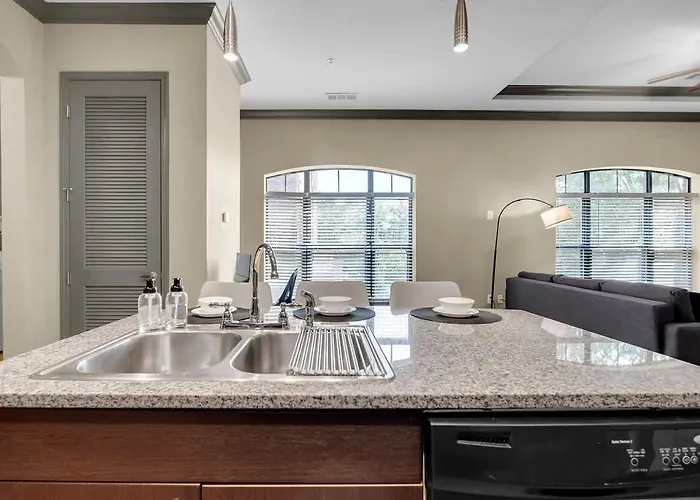Cozy 2br- Pool,gym,pkng,near Bok Ctr&arts Dstrct Apartamento
