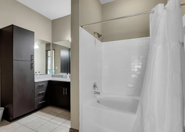 Cozy 2br- Pool,gym,pkng,near Bok Ctr&arts Dstrct Apartamento Tulsa