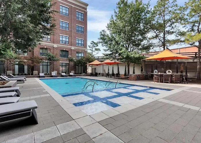 Cozy 2br- Pool,gym,pkng,near Bok Ctr&arts Dstrct Apartamento